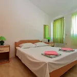 And By Auro Vodice