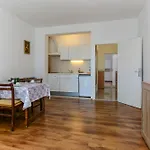 And By Auro 3* Vodice