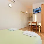 And By Auro 3* Vodice