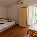 And By Auro 3* Vodice