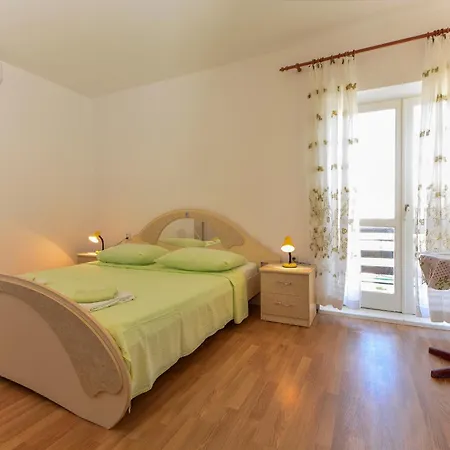 Apartments&Rooms By Auro בית הארחה 3*
