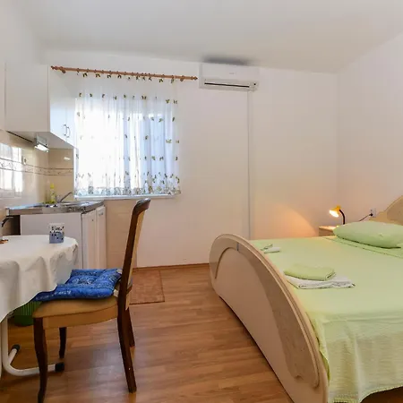 בית הארחה Apartments&Rooms By Auro וודיצה