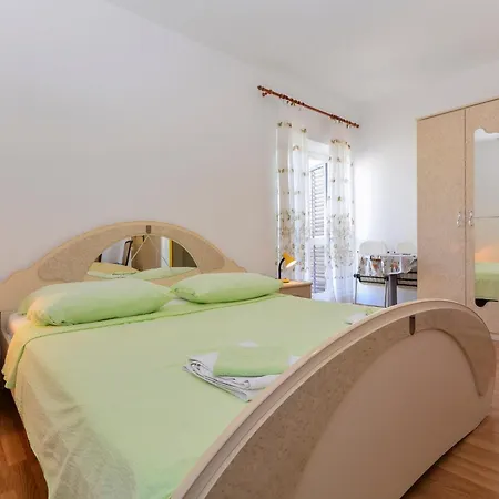 And By Auro 3* Vodice