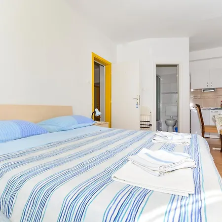 בית הארחה Apartments&Rooms By Auro 3*