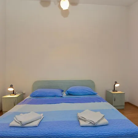 By Auro Vendégház Vodice