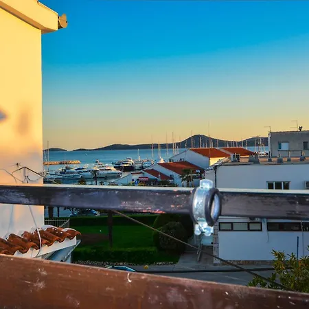 Apartments&Rooms By Auro