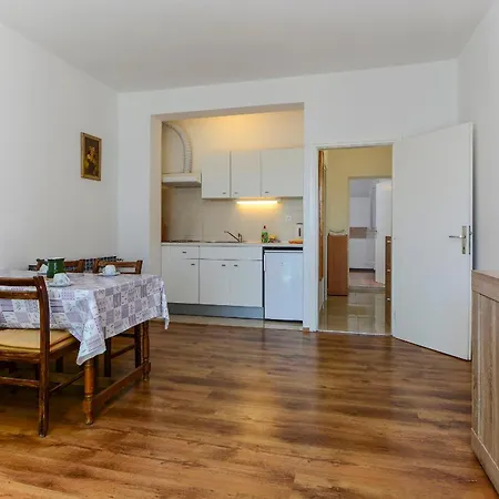 And By Auro 3* Vodice