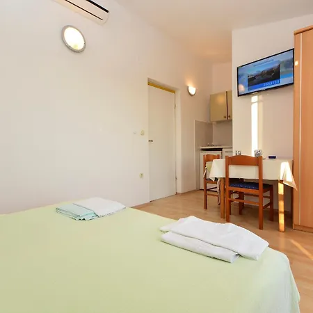 And By Auro 3* Vodice