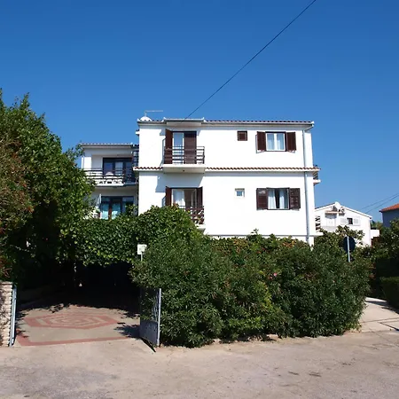 בית הארחה Apartments&Rooms By Auro 3*