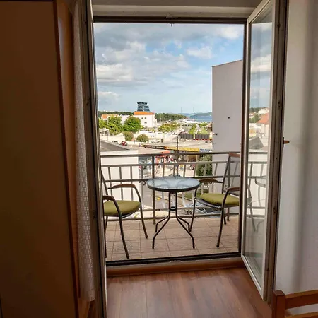 בית הארחה Apartments&Rooms By Auro 3*