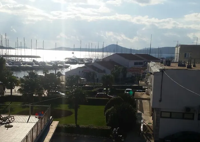 Apartments&Rooms By Auro בית הארחה 3*