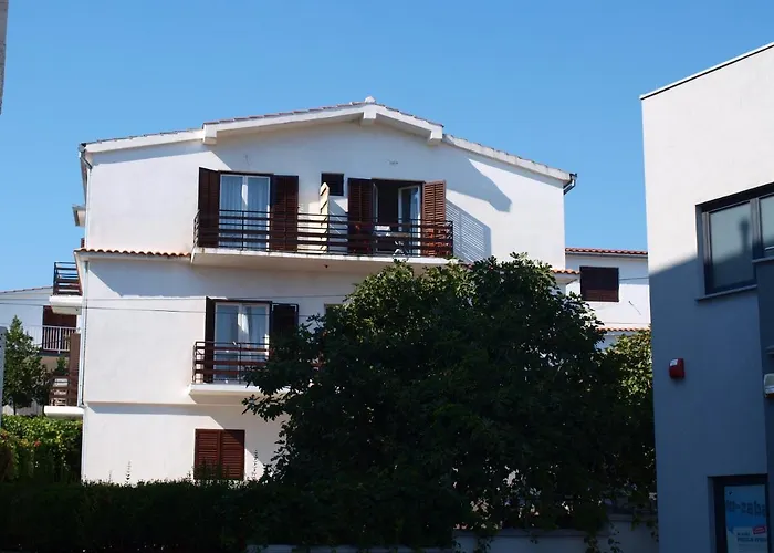 Apartments&Rooms By Auro