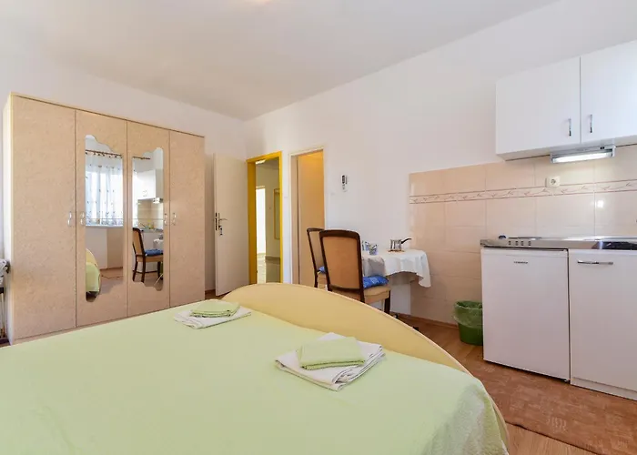 Apartments&Rooms By Auro