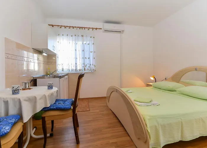 בית הארחה Apartments&Rooms By Auro וודיצה