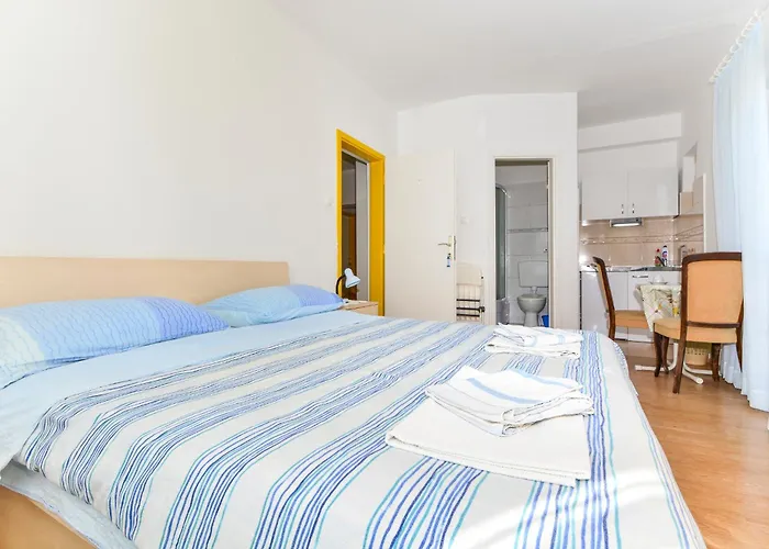 בית הארחה Apartments&Rooms By Auro 3*