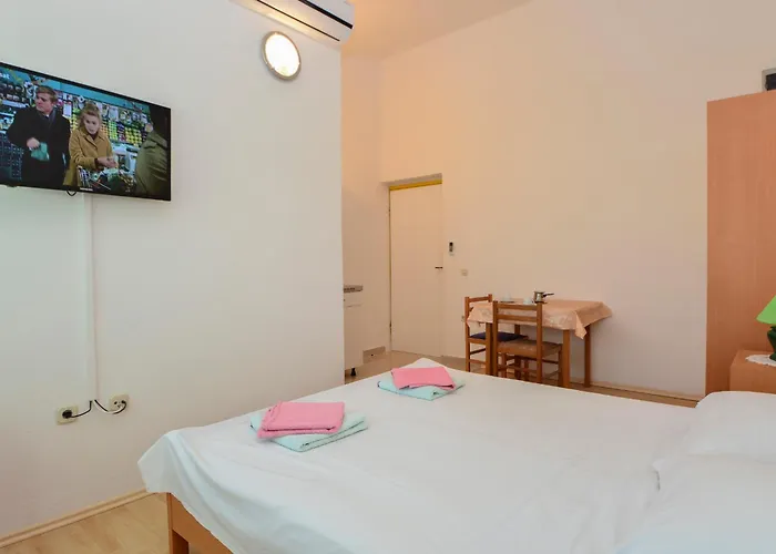 בית הארחה Apartments&Rooms By Auro וודיצה