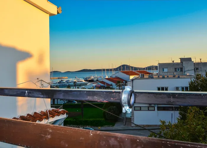 Apartments&Rooms By Auro