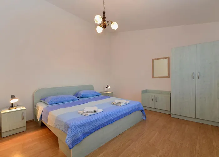 Apartments&Rooms By Auro בית הארחה