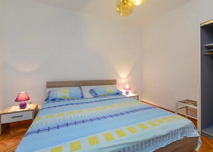 Apartments&Rooms By Auro