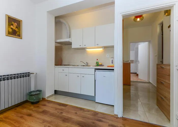 Apartments&Rooms By Auro בית הארחה 3*