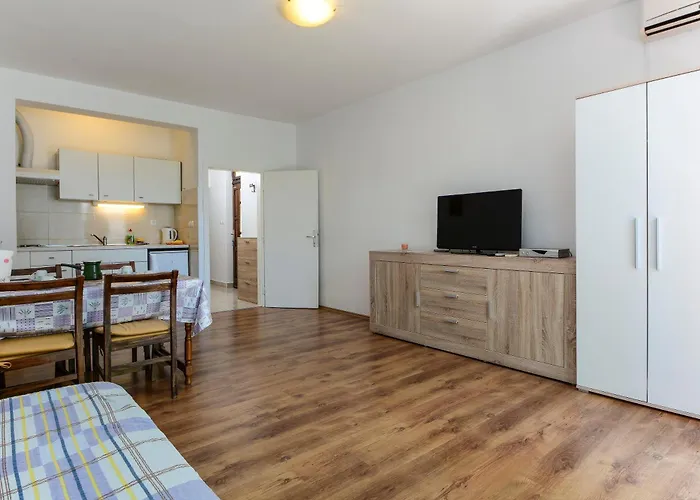 Apartments&Rooms By Auro 3*