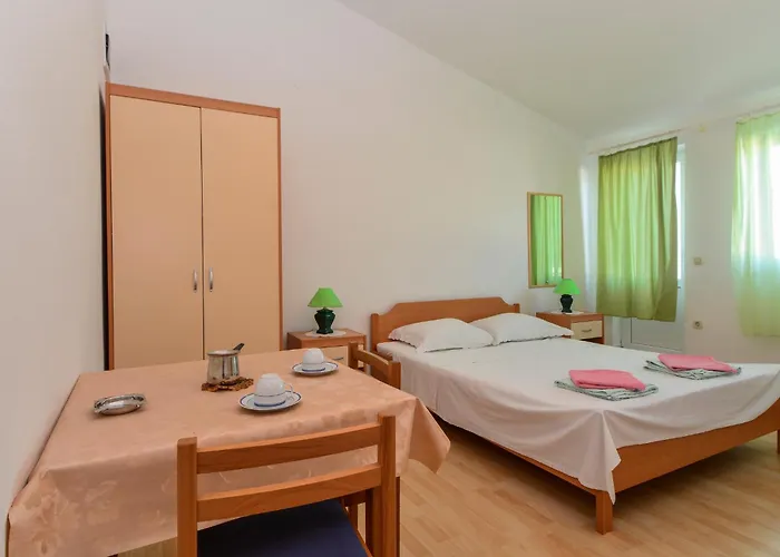 בית הארחה Apartments&Rooms By Auro 3*