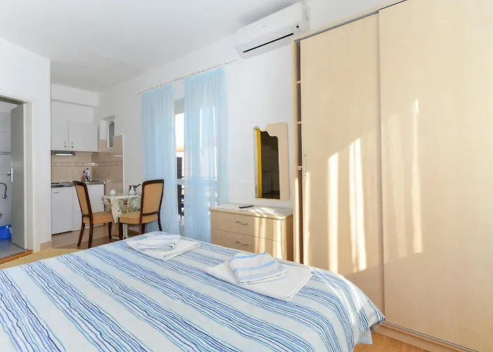 בית הארחה Apartments&Rooms By Auro 3*