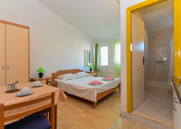 Apartments&Rooms By Auro 3*