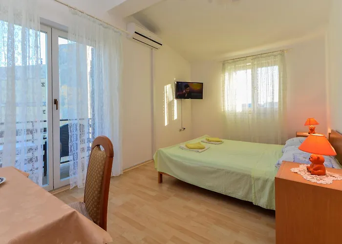 Apartments&Rooms By Auro בית הארחה וודיצה