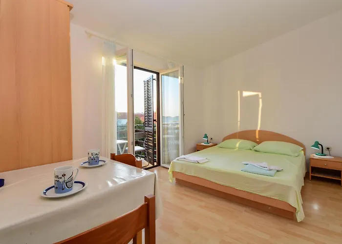 בית הארחה Apartments&Rooms By Auro