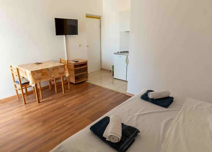 Apartments&Rooms By Auro בית הארחה 3*